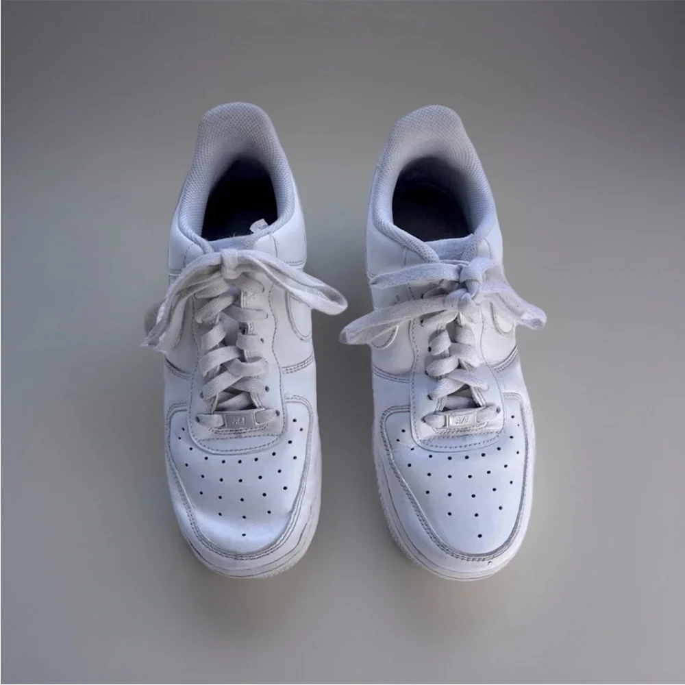 Nike Woman Air Force 1 White Sneakers 8.5